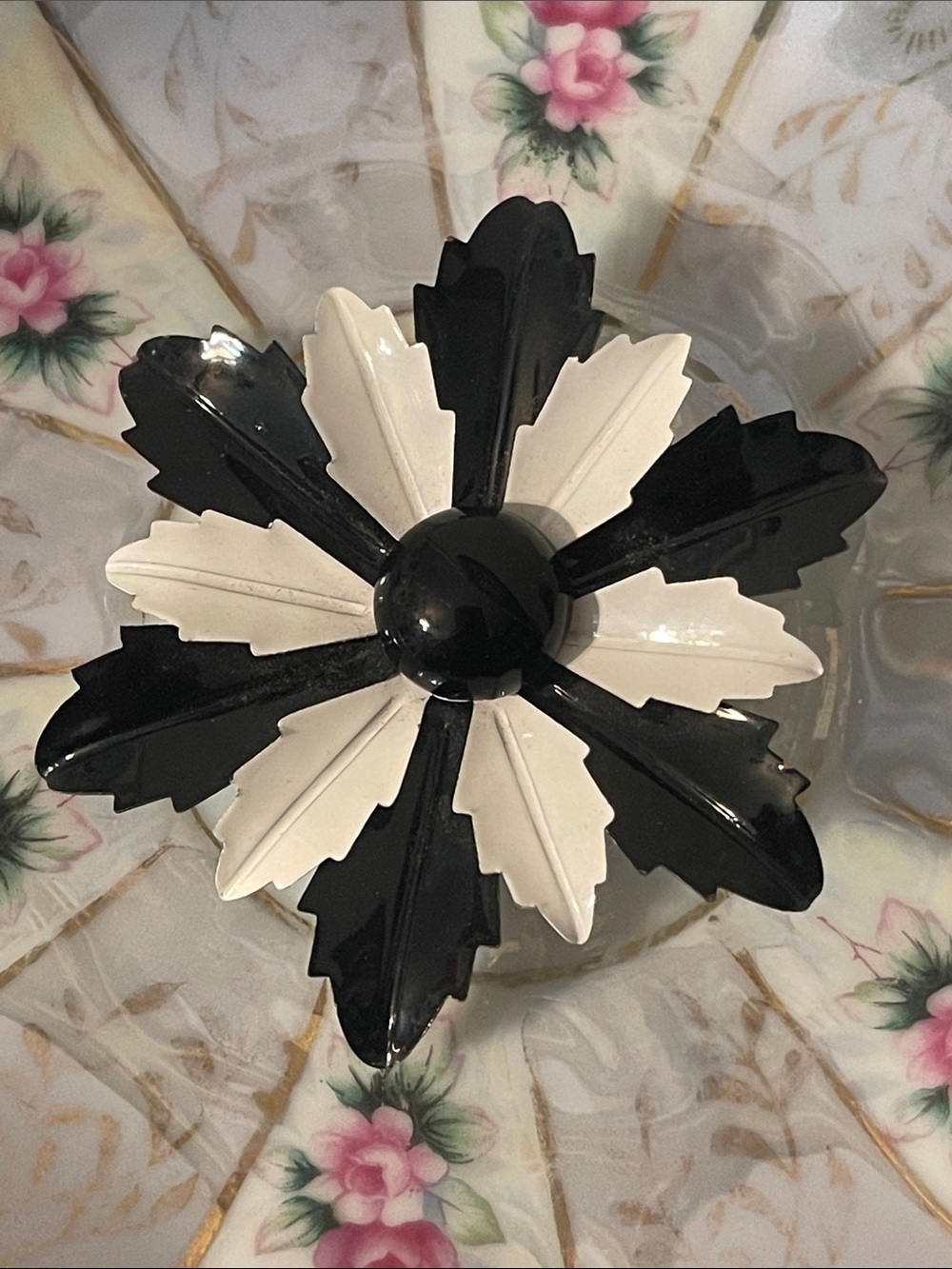 1960’s Black & White Metal Enamel Flower Brooch